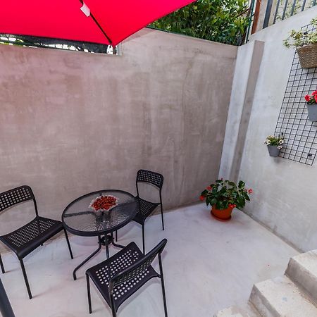 Apartmani Ujakovic Kastela Bagian luar foto