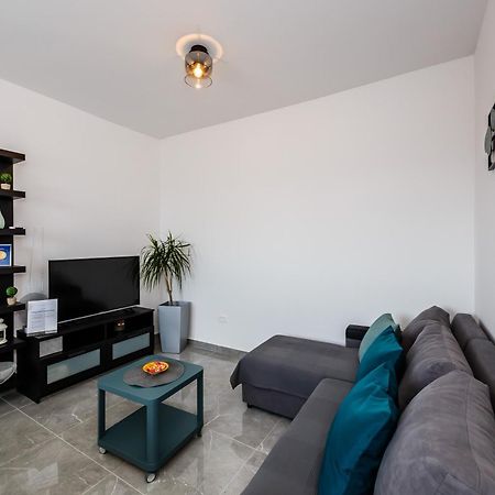 Apartmani Ujakovic Kastela Bagian luar foto