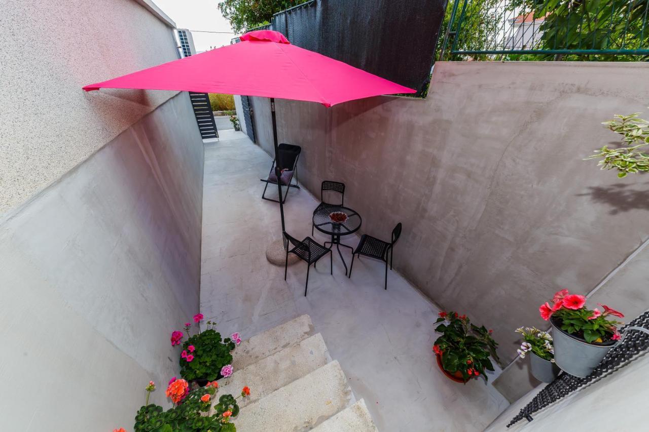 Apartmani Ujakovic Kastela Bagian luar foto