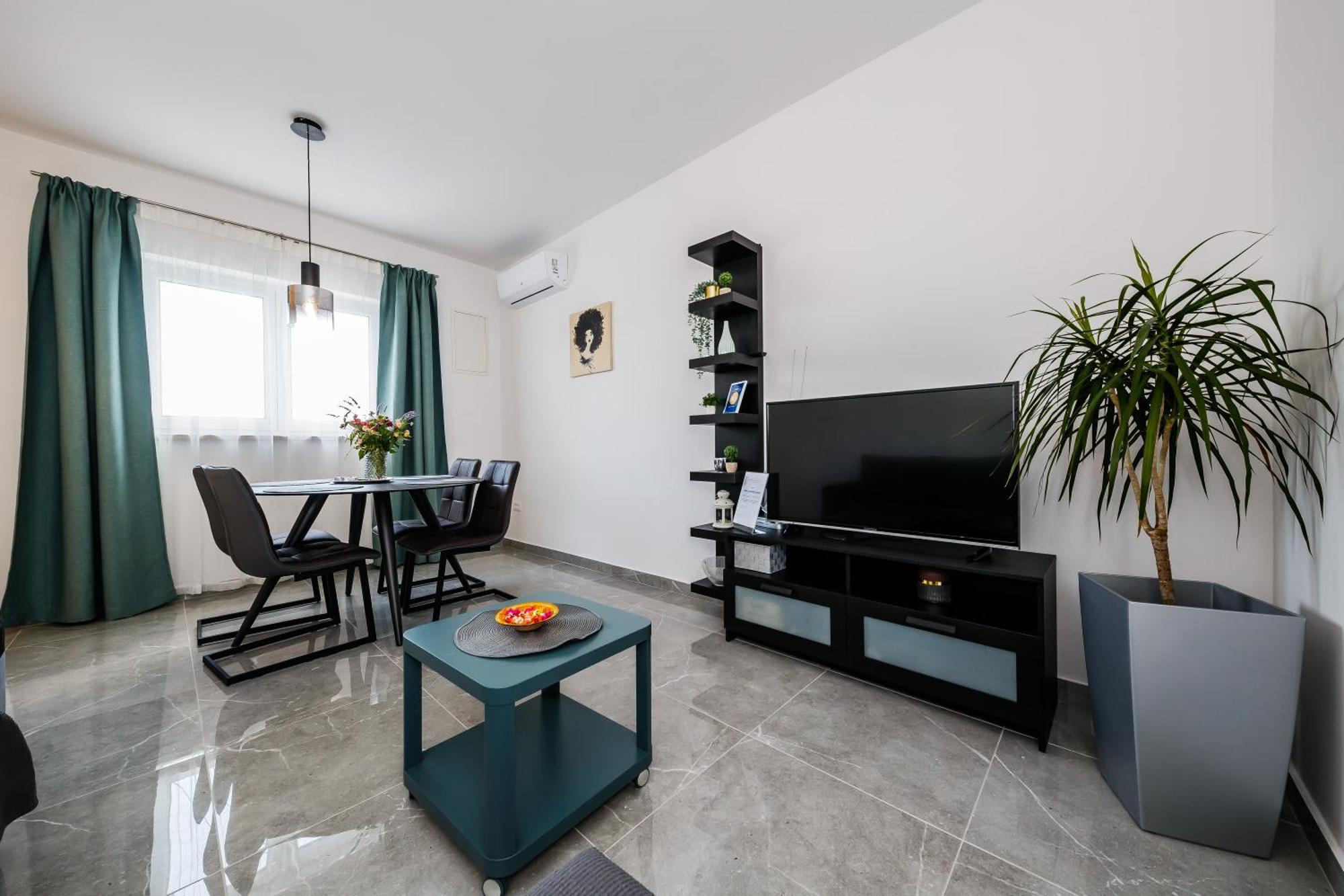 Apartmani Ujakovic Kastela Bagian luar foto