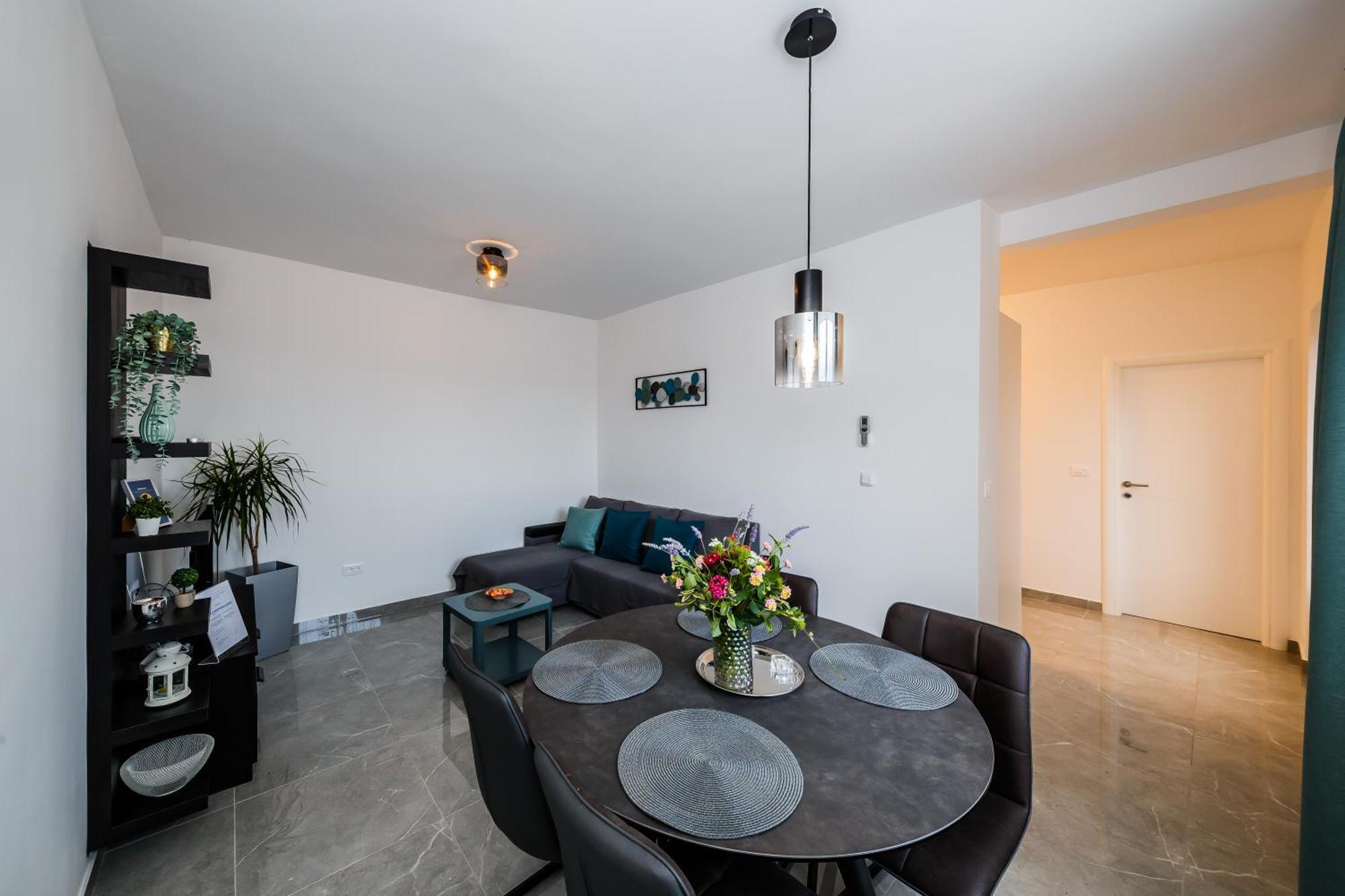Apartmani Ujakovic Kastela Bagian luar foto