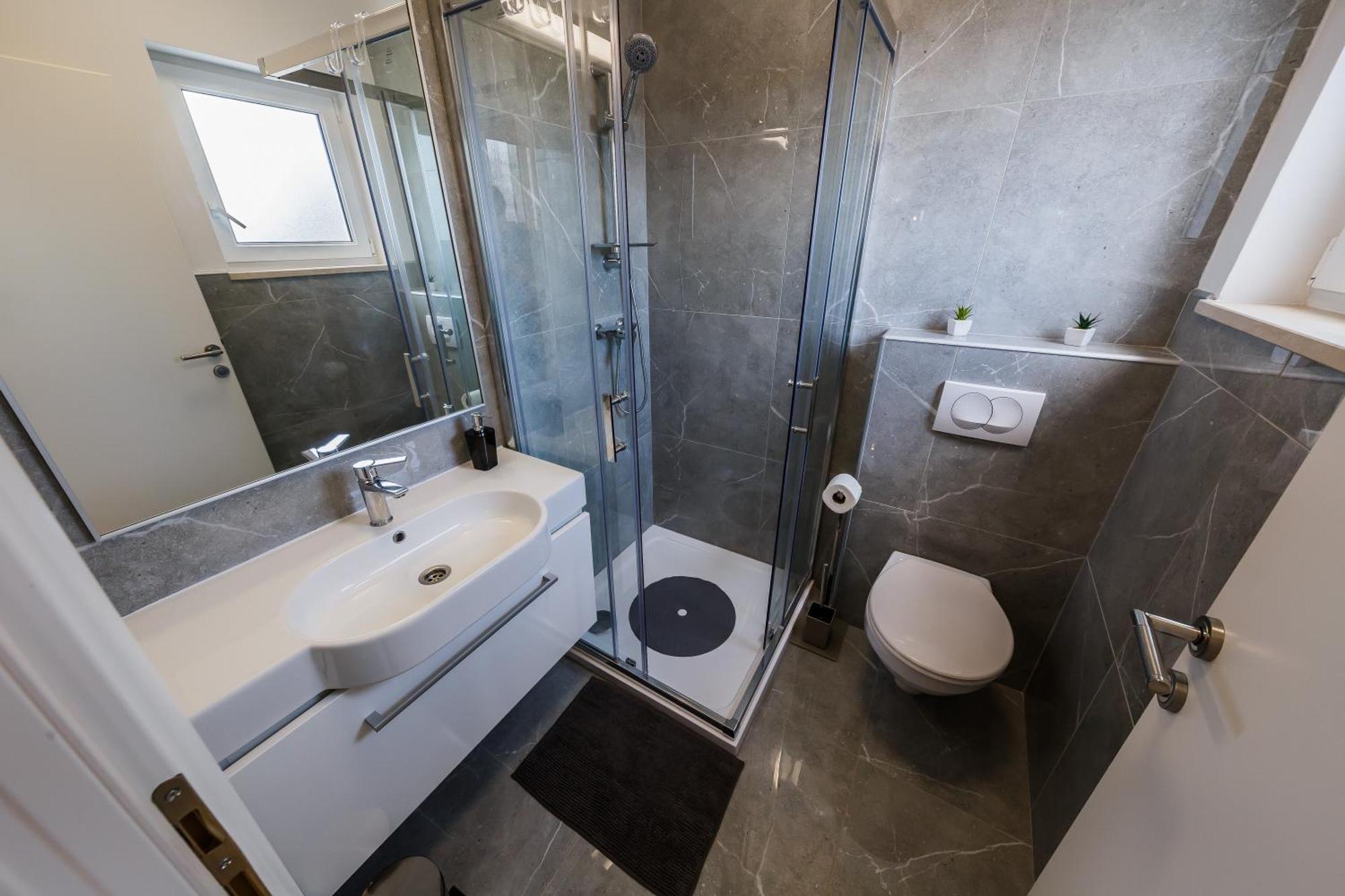 Apartmani Ujakovic Kastela Bagian luar foto