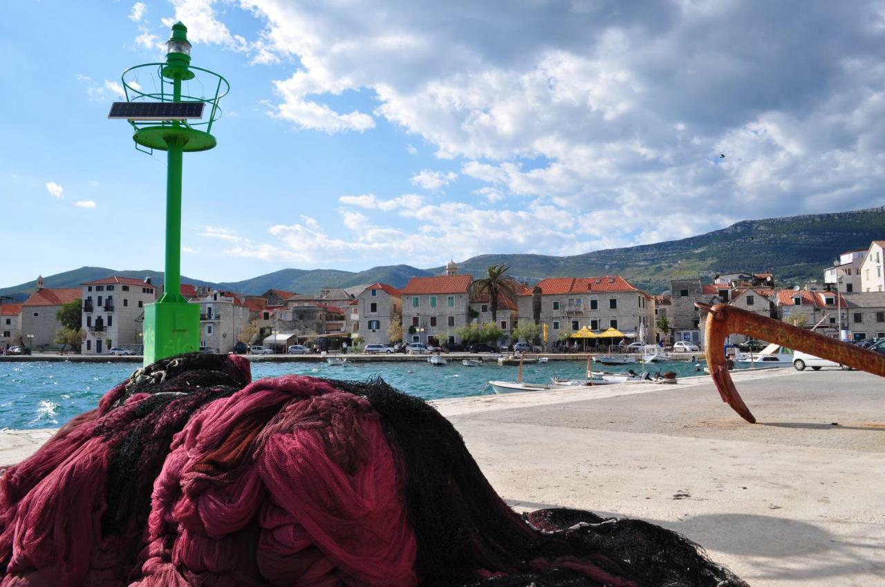 Apartmani Ujakovic Kastela Bagian luar foto