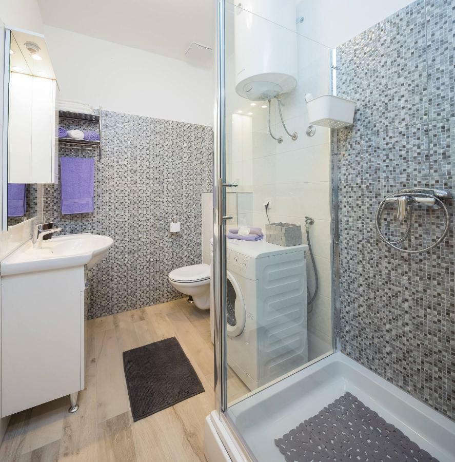 Apartmani Ujakovic Kastela Bagian luar foto