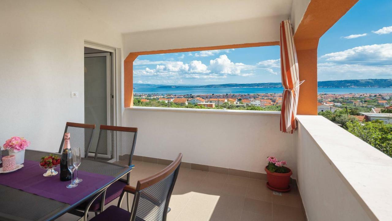 Apartmani Ujakovic Kastela Bagian luar foto