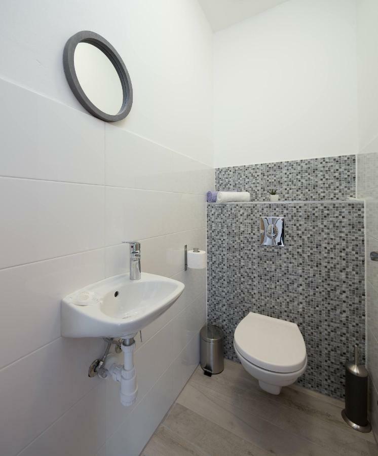 Apartmani Ujakovic Kastela Bagian luar foto