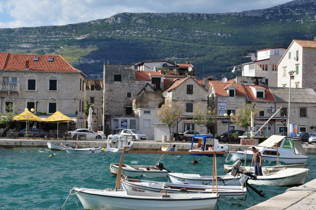Apartmani Ujakovic Kastela Bagian luar foto