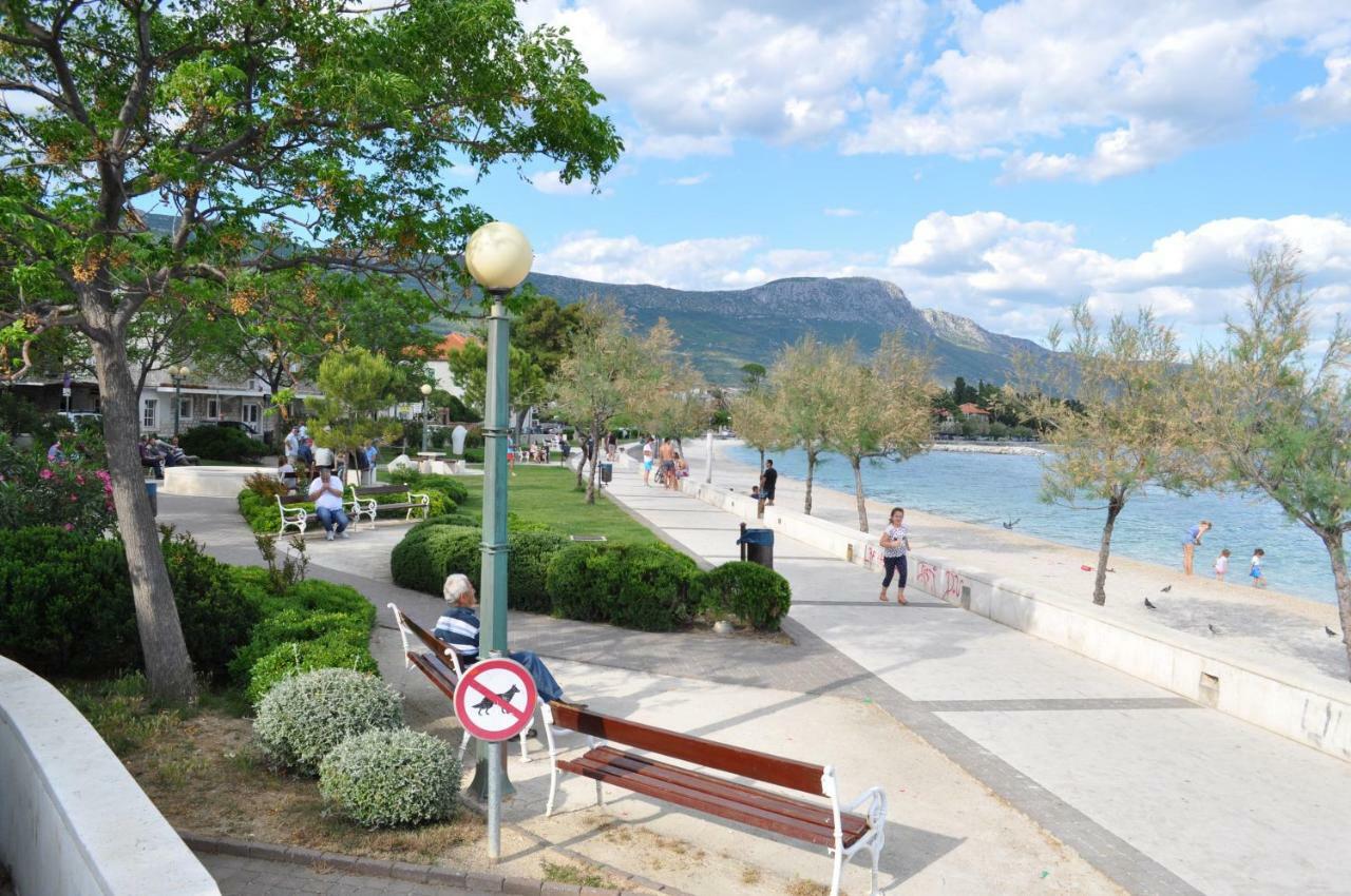 Apartmani Ujakovic Kastela Bagian luar foto