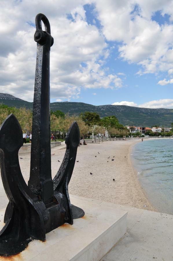 Apartmani Ujakovic Kastela Bagian luar foto