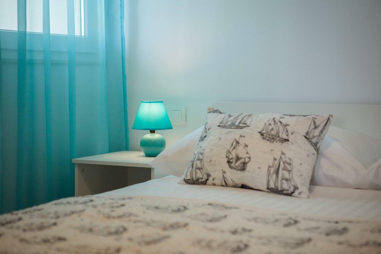 Apartmani Ujakovic Kastela Bagian luar foto